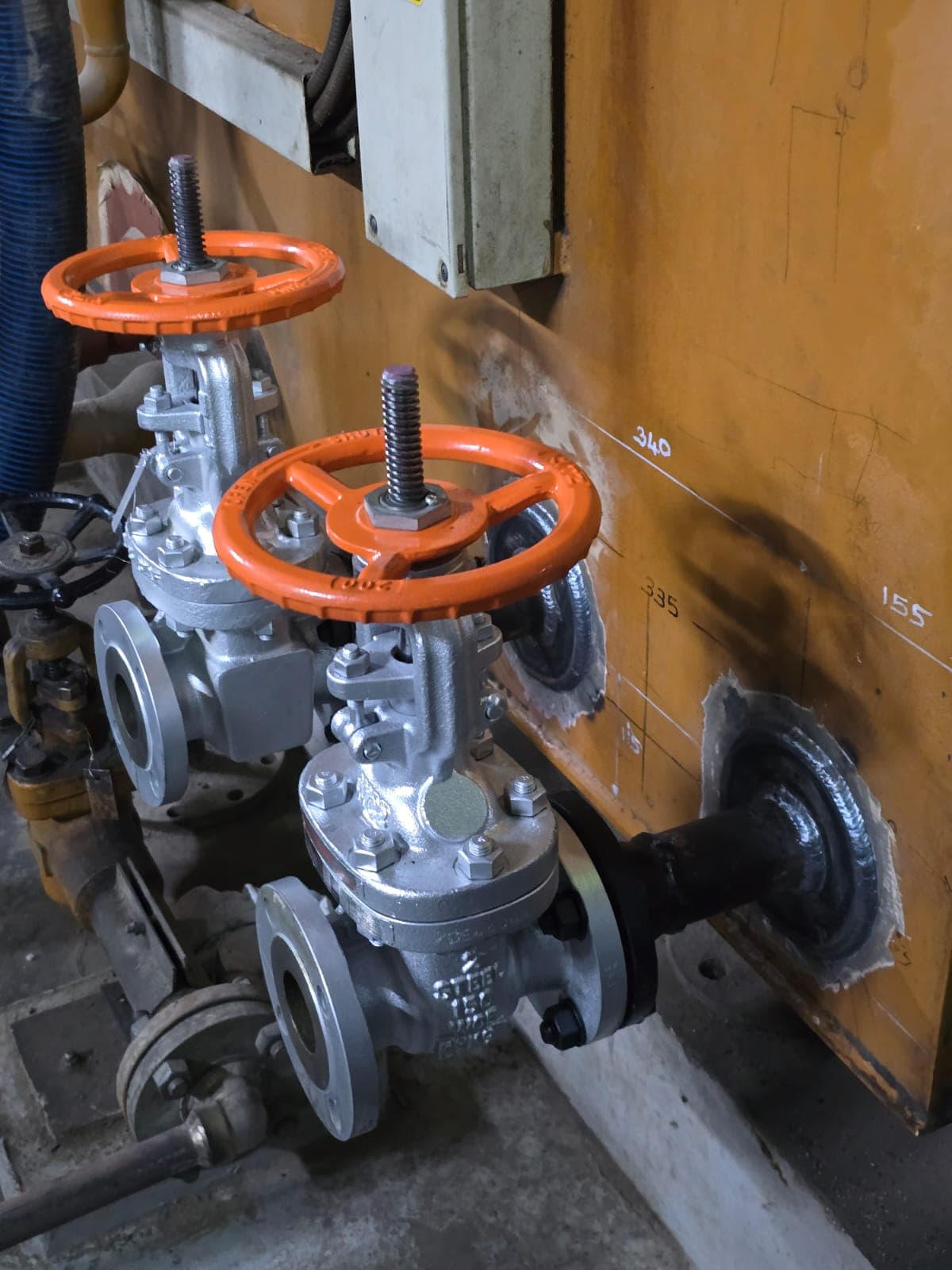 Hot tapping works on an in-service lube oil storage tank at HPC Plant Bahrain